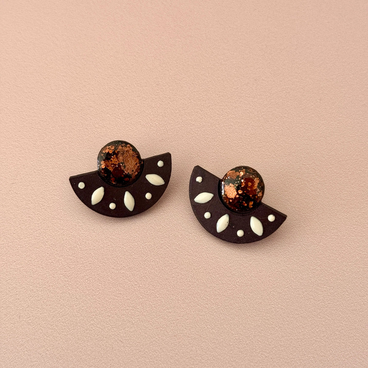 Boucles d’oreilles MAYA (vendues sans créoles)