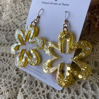 Fleur paillettes- boucles d’oreilles (une couleur)